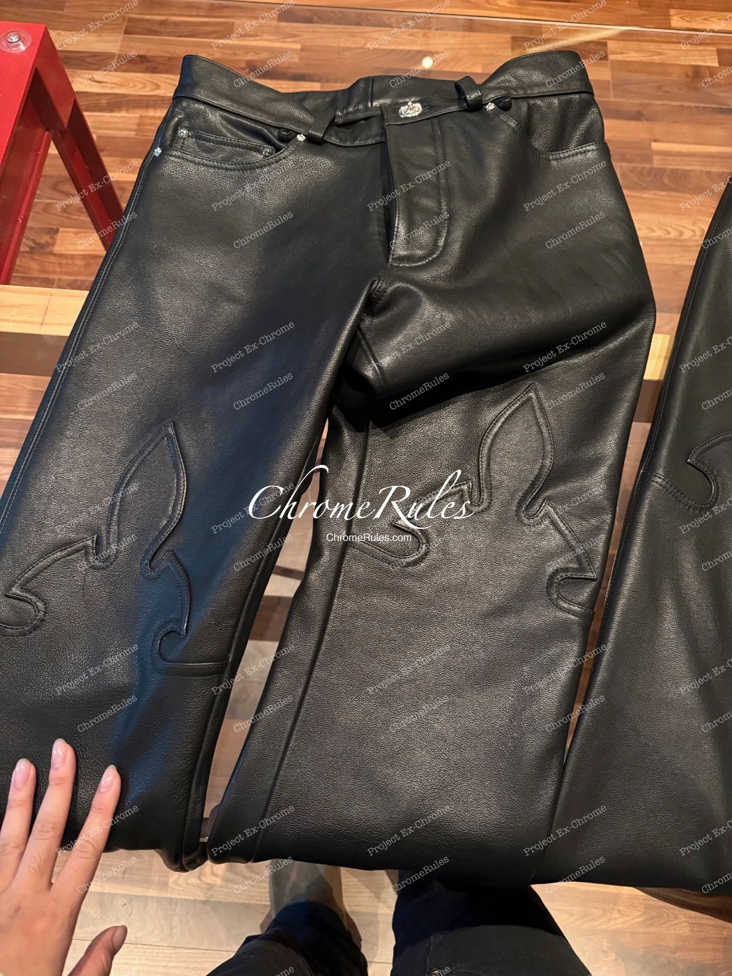 Leather Fleur Knee — image 1