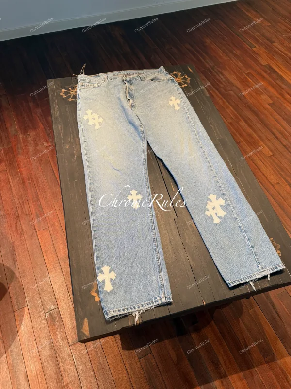 White Patch 1of1 Levi’s 501 — image 1