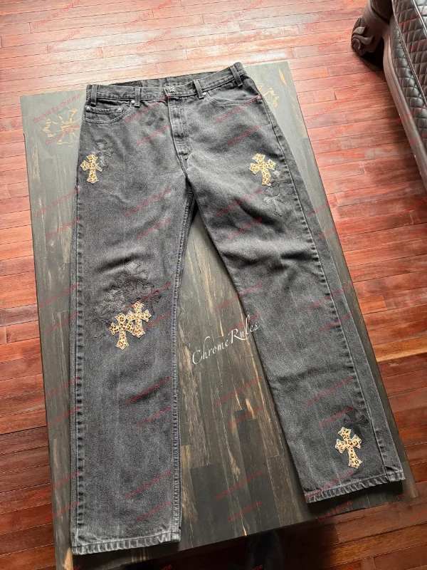 Black Leopard Patch Levi’s 505 — image 1